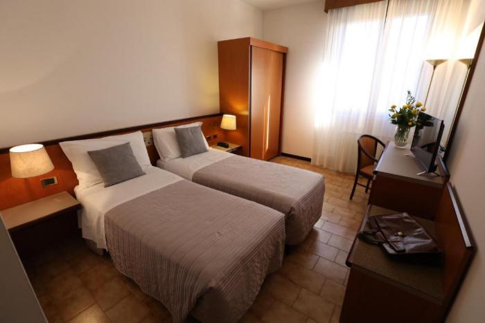 Rhi Porta Bologna Hotel Пиеве ди Ченто Стая снимка